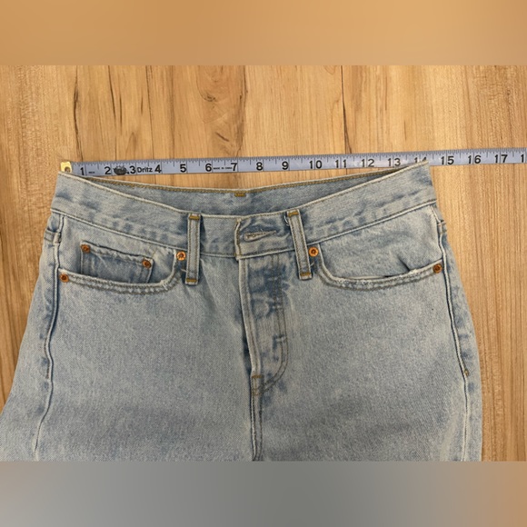 Levi’s light wash distressed raw hem jeans - Picture 3 of 6